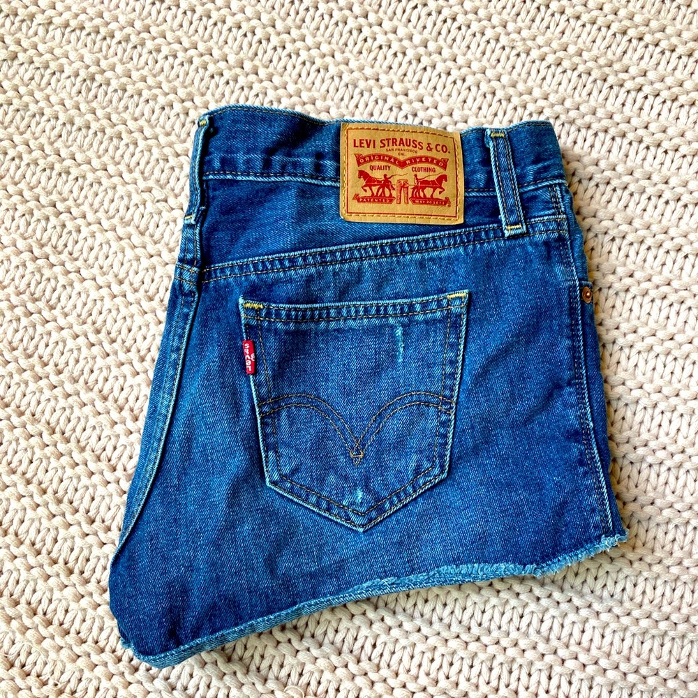 LEVI DENIM SHORTS